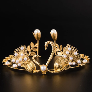 Gold-colour-with-pearl-Cake-Crown.png