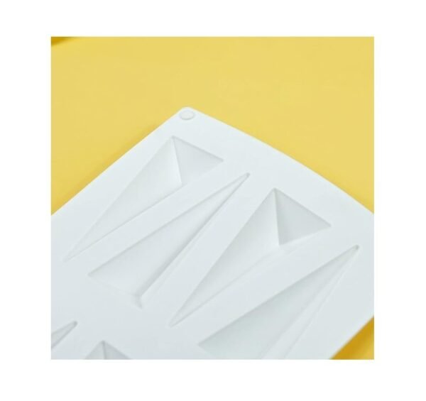 8 Cavity Triangular Diamond Shaped Silicone Mould 1pc - Image 3